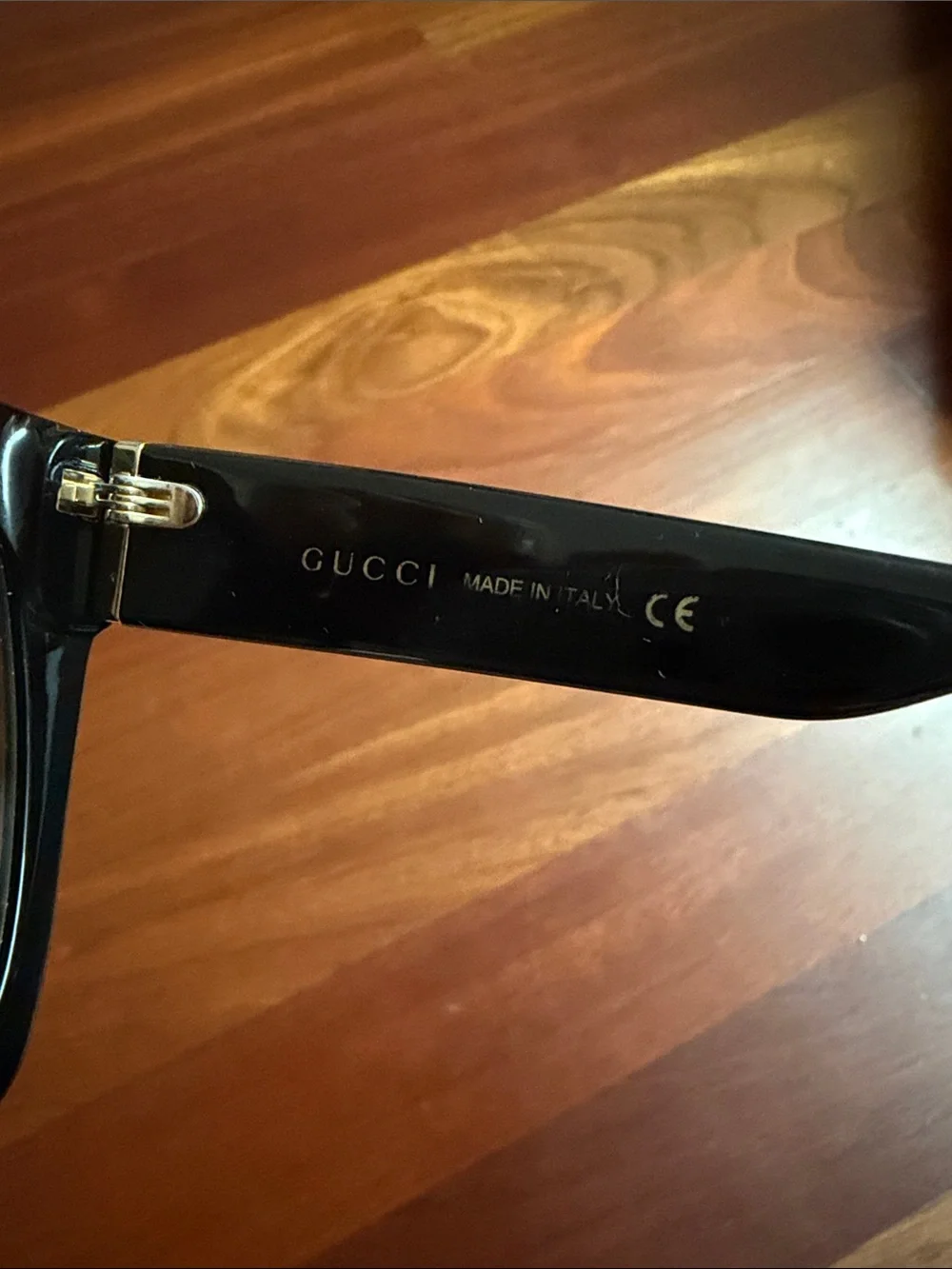 Black Oversized Cat-Eye Sunglasses - Gucci display picture 2